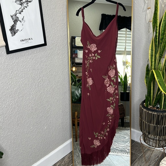 HOUSE OF CB 'Eloisa' Wine Embroidered Midi Dress NWOT - Picture 6 of 9